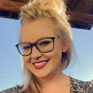 Meet your Posher, Courtney